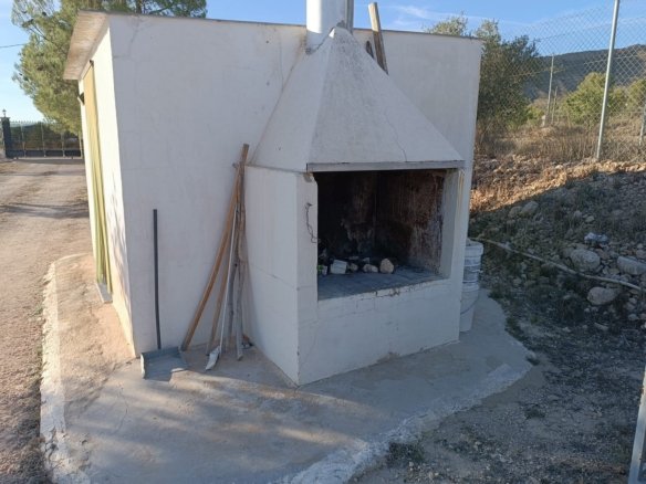 5 Bedroom 2 Bathroom Country House in Yecla - Caza De Casa
