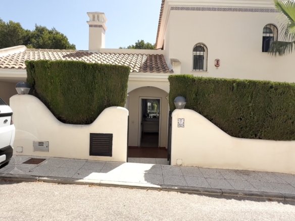 4 Bedroom 2 Bathroom Villa in Orihuela - Caza De Casa