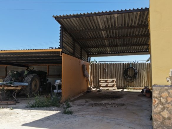 6 Bedroom 3 Bathroom Country House in Yecla - Caza De Casa