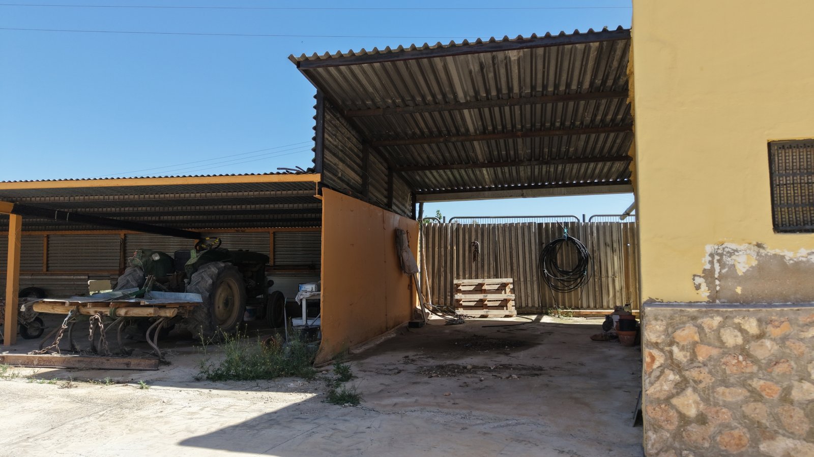 6 Bedroom 3 Bathroom Country House in Yecla - Caza De Casa