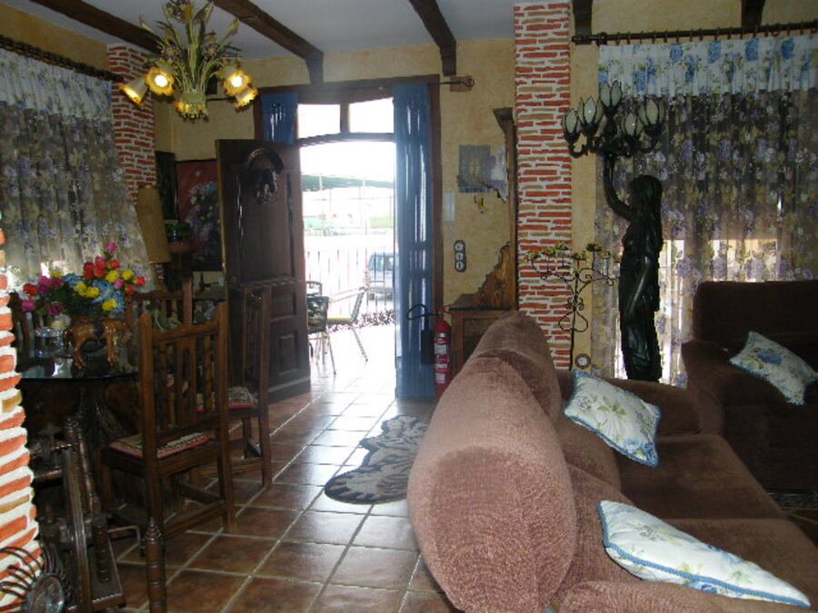 6 Bedroom 4 Bathroom Town House in Daya Nueva - Caza De Casa