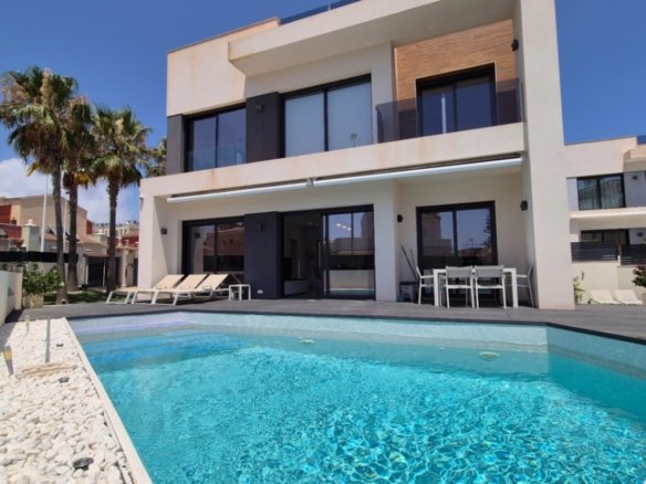 4 Bedroom 4 Bathroom Villa in Torrevieja - Caza De Casa