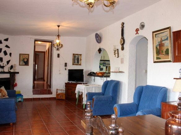 4 Bedroom 2 Bathroom Villa in Nerja - Caza De Casa