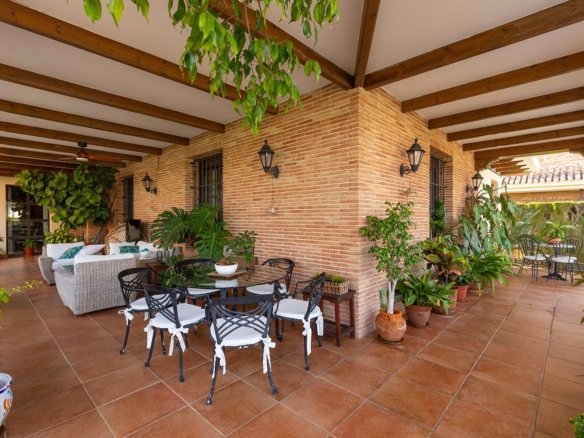 7 Bedroom 7 Bathroom Villa in Torrevieja - Caza De Casa