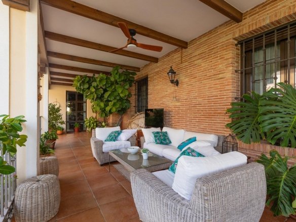 7 Bedroom 7 Bathroom Villa in Torrevieja - Caza De Casa