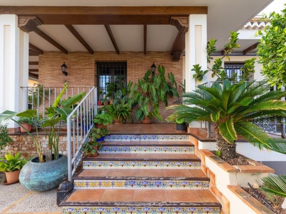 7 Bedroom 7 Bathroom Villa in Torrevieja - Caza De Casa