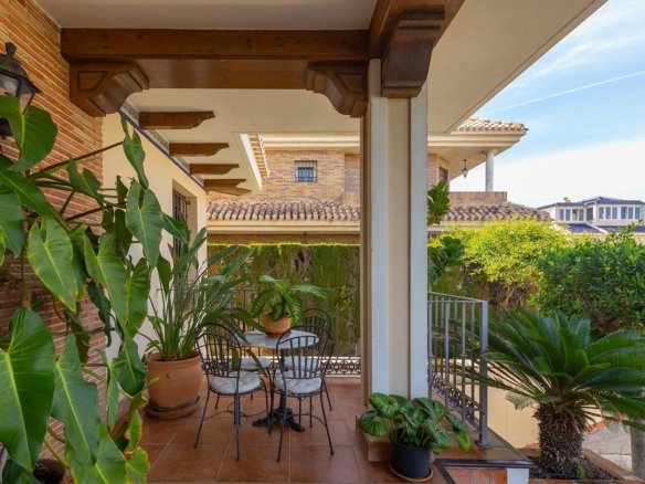 7 Bedroom 7 Bathroom Villa in Torrevieja - Caza De Casa