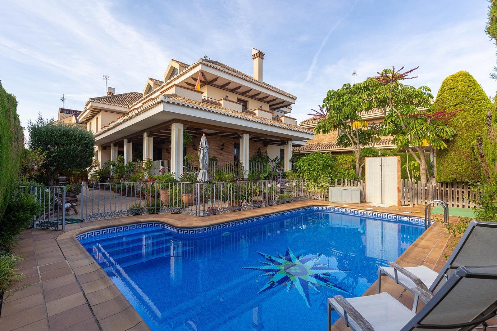 7 Bedroom 7 Bathroom Villa in Torrevieja - Caza De Casa