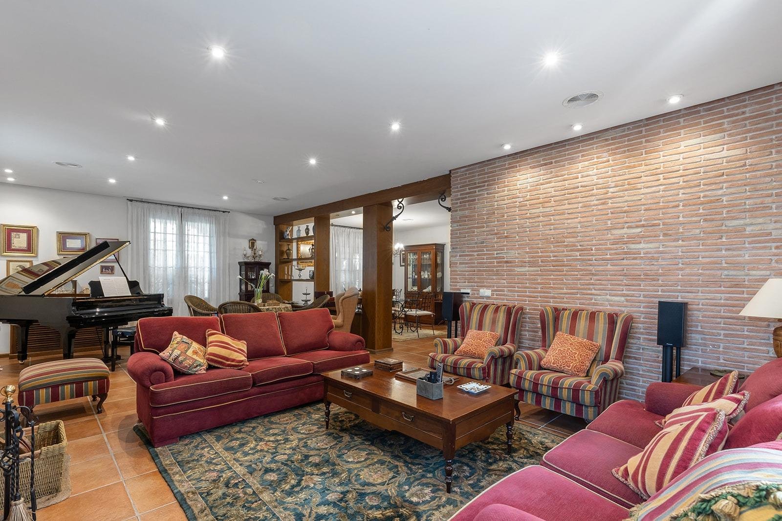 7 Bedroom 7 Bathroom Villa in Torrevieja - Caza De Casa