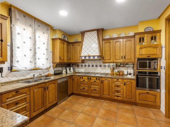 7 Bedroom 7 Bathroom Villa in Torrevieja - Caza De Casa