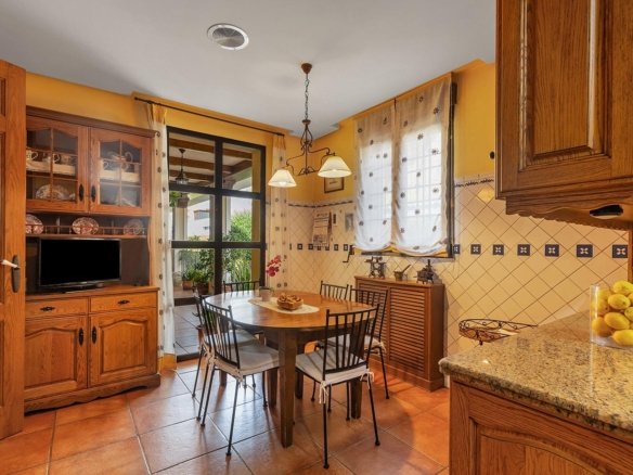 7 Bedroom 7 Bathroom Villa in Torrevieja - Caza De Casa