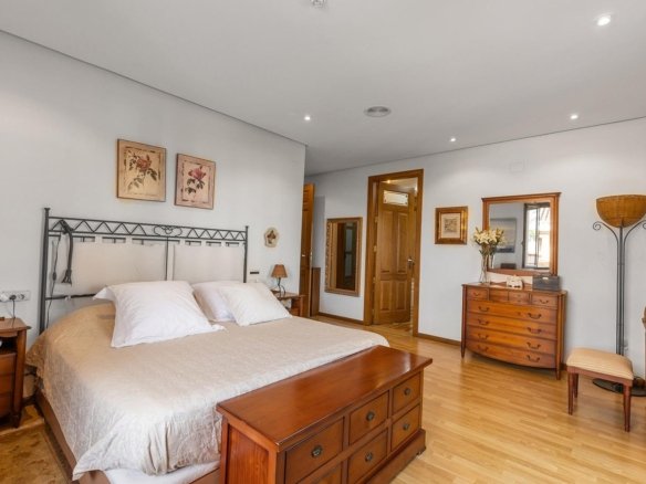 7 Bedroom 7 Bathroom Villa in Torrevieja - Caza De Casa