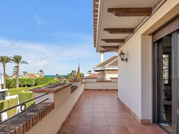 7 Bedroom 7 Bathroom Villa in Torrevieja - Caza De Casa
