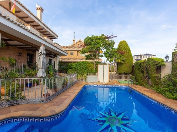 7 Bedroom 7 Bathroom Villa in Torrevieja - Caza De Casa