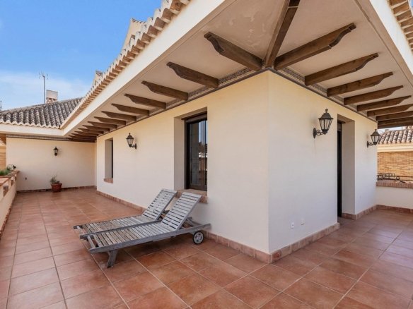 7 Bedroom 7 Bathroom Villa in Torrevieja - Caza De Casa