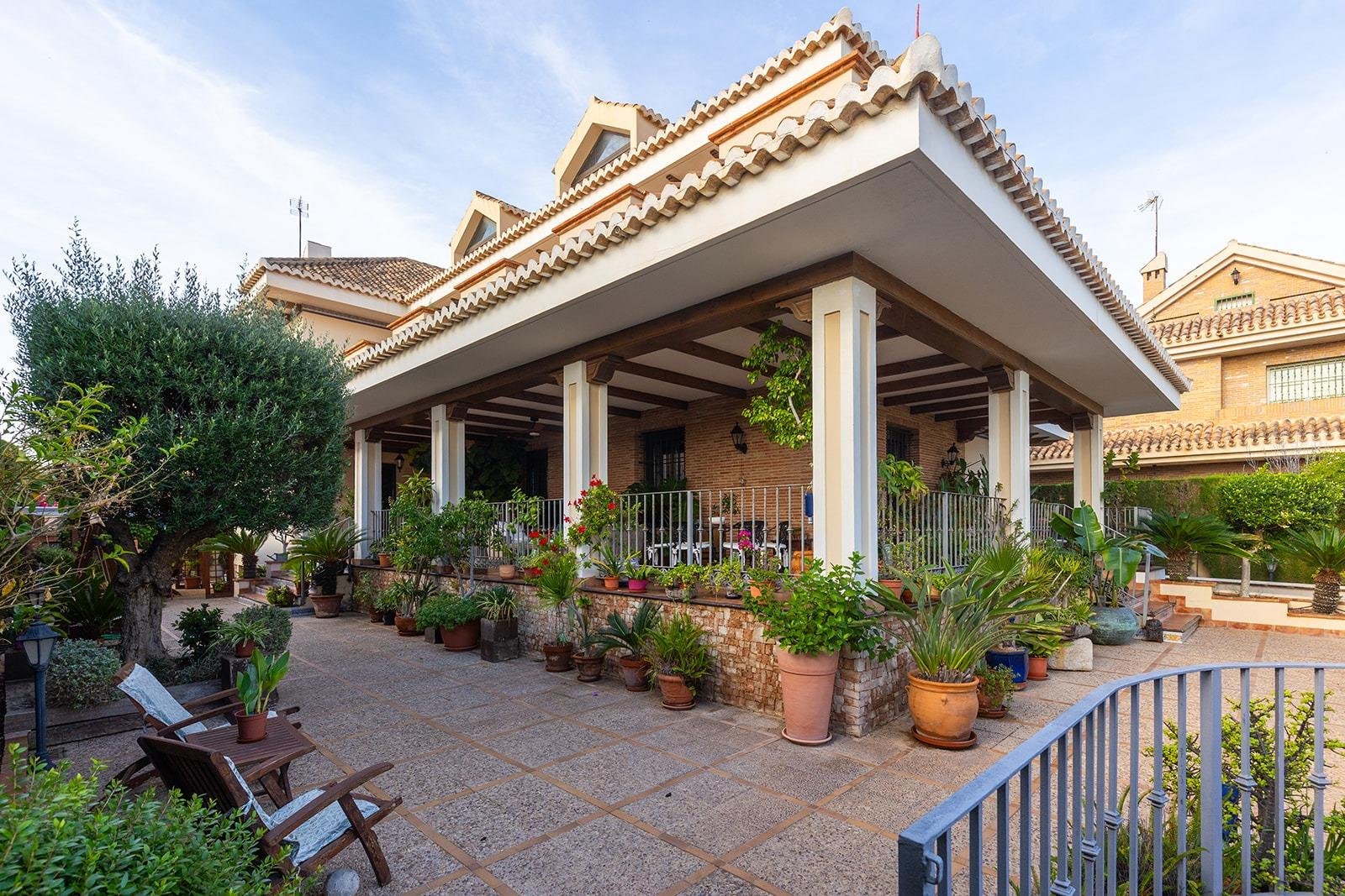 7 Bedroom 7 Bathroom Villa in Torrevieja - Caza De Casa