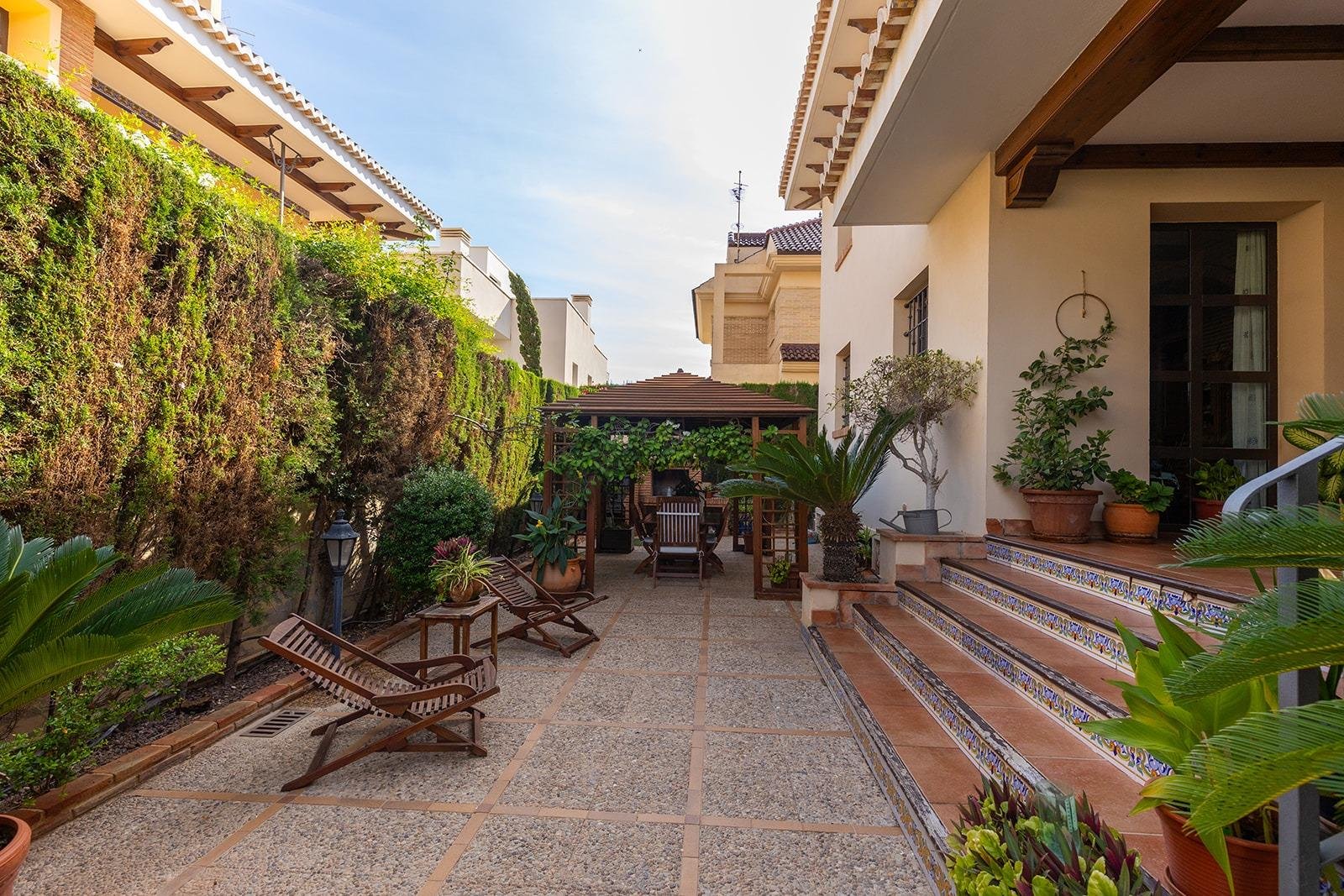 7 Bedroom 7 Bathroom Villa in Torrevieja - Caza De Casa