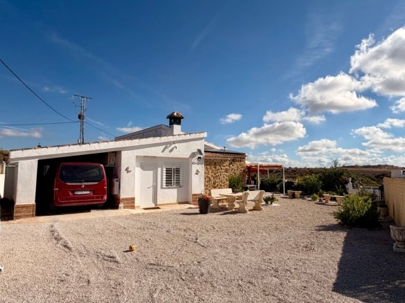 3 Bedroom 2 Bathroom Villa in Fortuna - Caza De Casa