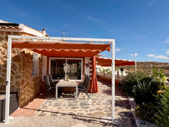 3 Bedroom 2 Bathroom Villa in Fortuna - Caza De Casa