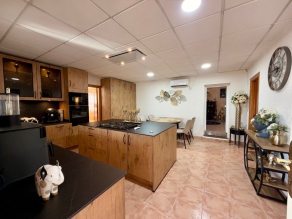 3 Bedroom 2 Bathroom Villa in Fortuna - Caza De Casa
