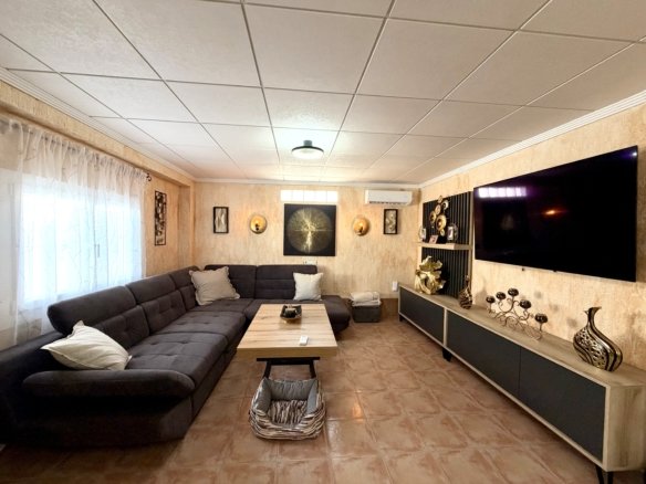 3 Bedroom 2 Bathroom Villa in Fortuna - Caza De Casa