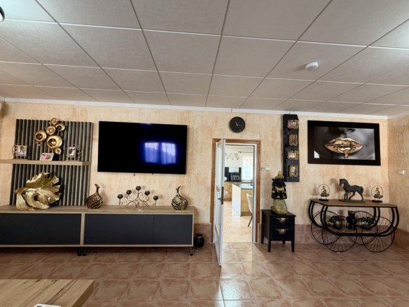 3 Bedroom 2 Bathroom Villa in Fortuna - Caza De Casa