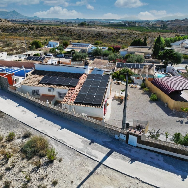 3 Bedroom 2 Bathroom Villa in Fortuna - Caza De Casa