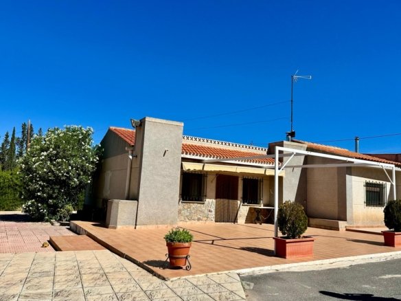 5 Bedroom 2 Bathroom Villa in Yecla - Caza De Casa