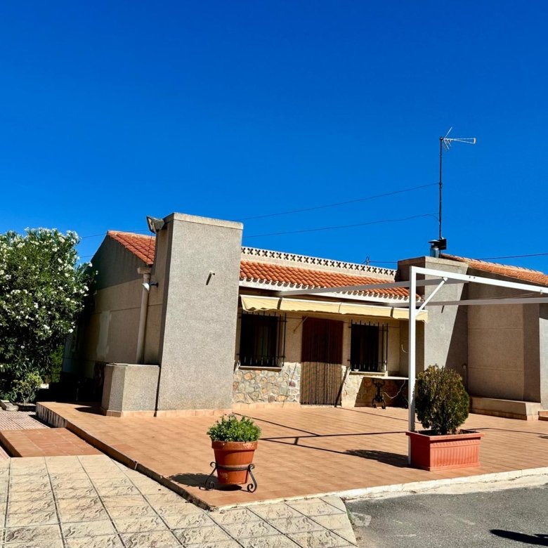 5 Bedroom 2 Bathroom Villa in Yecla - Caza De Casa