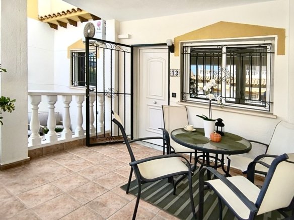 3 Bed 2 Bath Town House in Los Altos - Caza De Casa