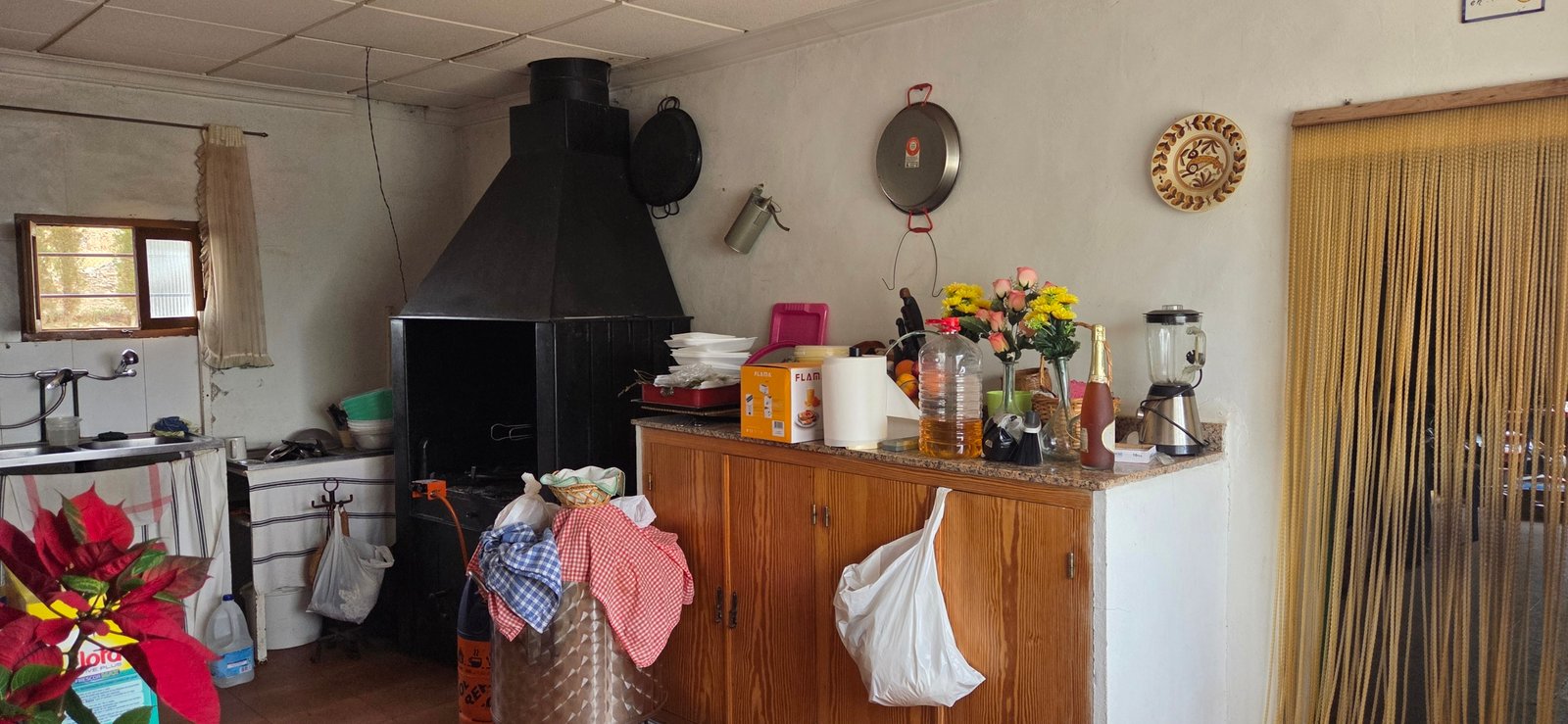 6 Bedroom 2 Bathroom Country House in Pinoso - Caza De Casa