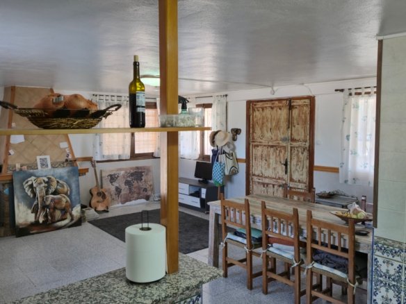 4 Bedroom 1 Bathroom Country House in Almansa - Caza De Casa