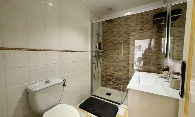 18113789-img-6561 4 Bedroom 2 Bathroom Villa in Torrevieja - Caza De Casa