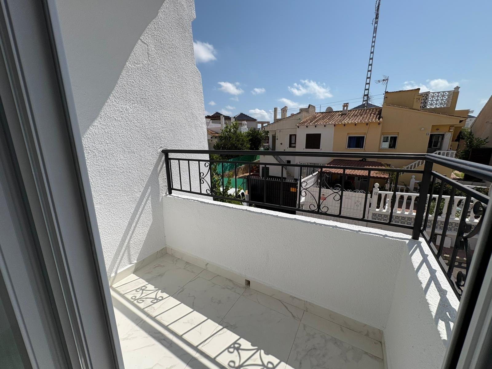 3 Bedroom 2 Bathroom Town House in Torrevieja - Caza De Casa