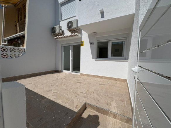 3 Bedroom 2 Bathroom Town House in Torrevieja - Caza De Casa