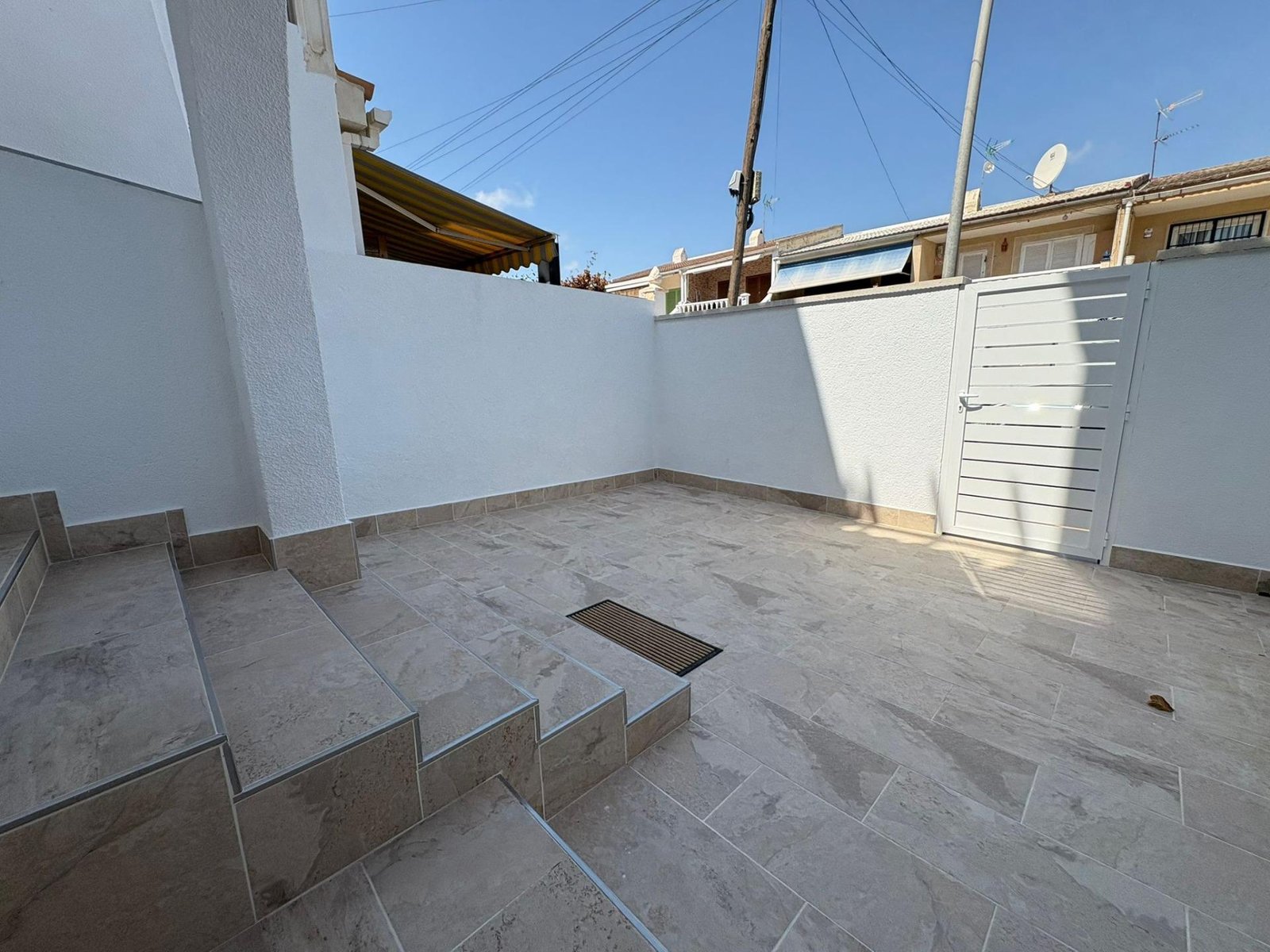 3 Bedroom 2 Bathroom Town House in Torrevieja - Caza De Casa