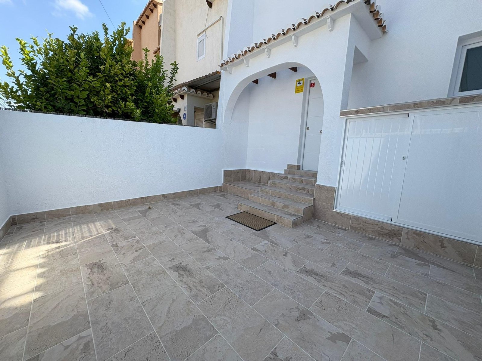 3 Bedroom 2 Bathroom Town House in Torrevieja - Caza De Casa