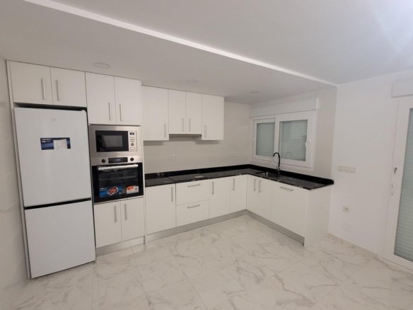 3 Bedroom 2 Bathroom Town House in Torrevieja - Caza De Casa