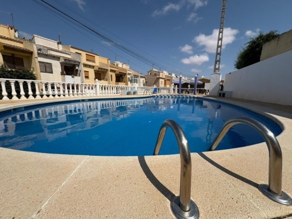 3 Bedroom 2 Bathroom Town House in Torrevieja - Caza De Casa