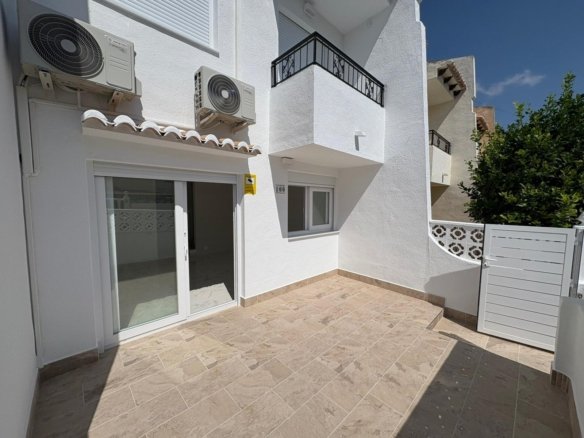 3 Bedroom 2 Bathroom Town House in Torrevieja - Caza De Casa