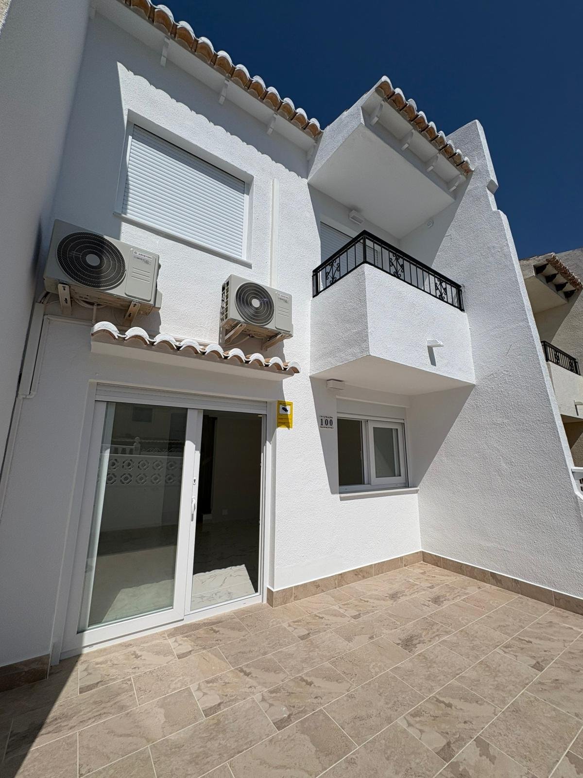 3 Bedroom 2 Bathroom Town House in Torrevieja - Caza De Casa