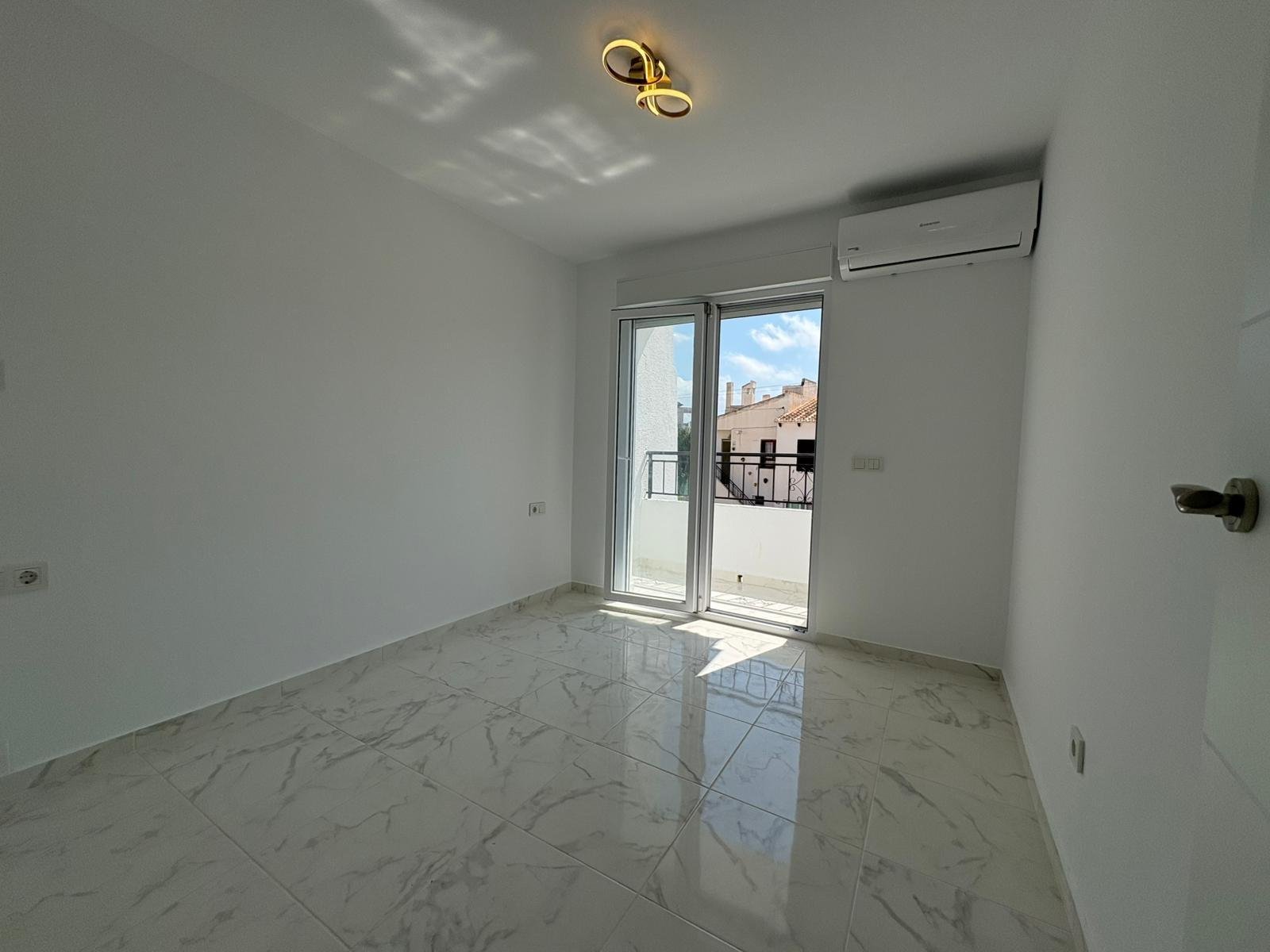 3 Bedroom 2 Bathroom Town House in Torrevieja - Caza De Casa