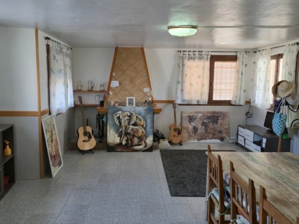 4 Bedroom 1 Bathroom Country House in Almansa - Caza De Casa