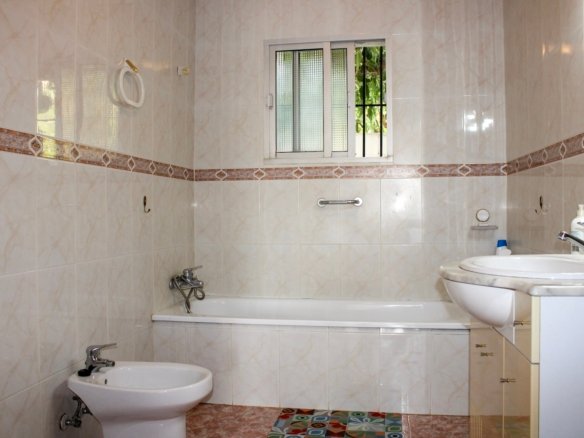 4 Bedroom 2 Bathroom Villa in Nerja - Caza De Casa