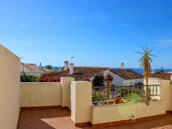 3 Bedroom 3 Bathroom Town House in Nerja - Caza De Casa