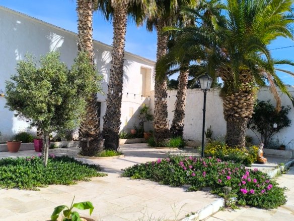 5 Bedroom 2 Bathroom Villa in Torre Del Rico - Caza De Casa