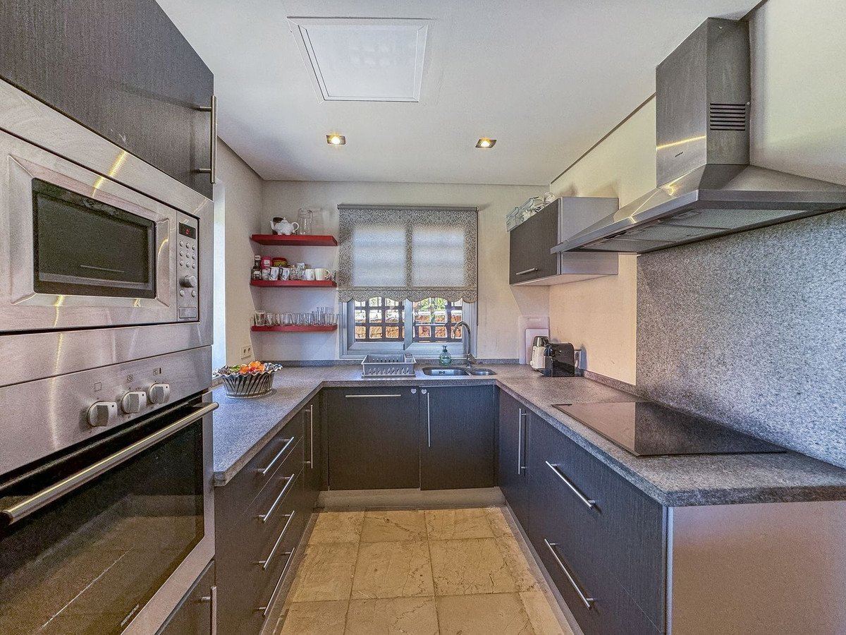 4 Bedroom 3 Bathroom Town House in Manilva - Caza De Casa