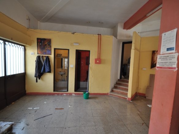 2 Bathroom Commercial in Petrer - Caza De Casa