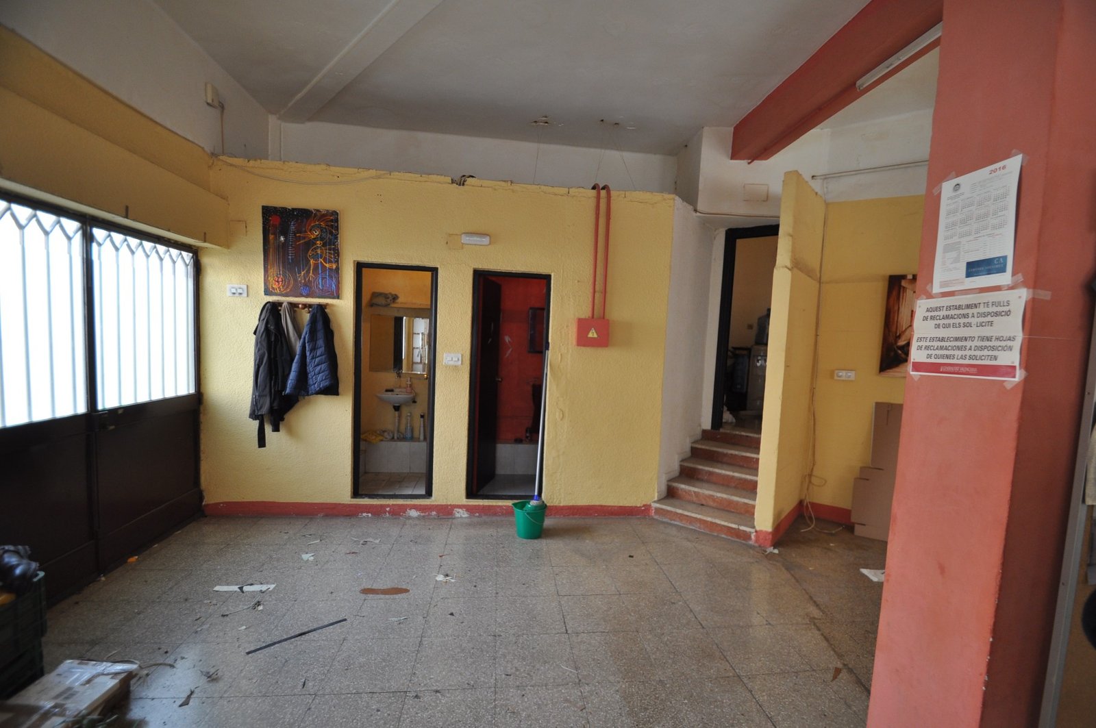 2 Bathroom Commercial in Petrer - Caza De Casa