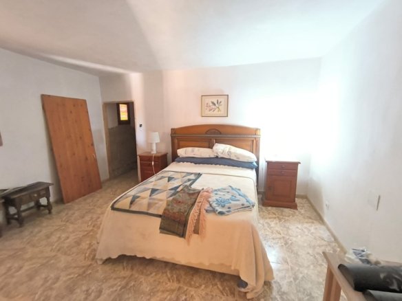 4 Bedroom 2 Bathroom Villa in Chinorlet - Caza De Casa